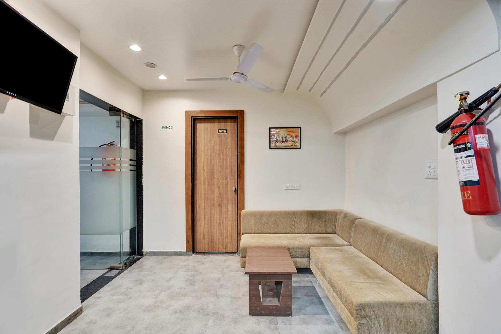 Super Collection O Kudasan Gandhinagar Formerly Hotel Royal Mansion 外观 照片