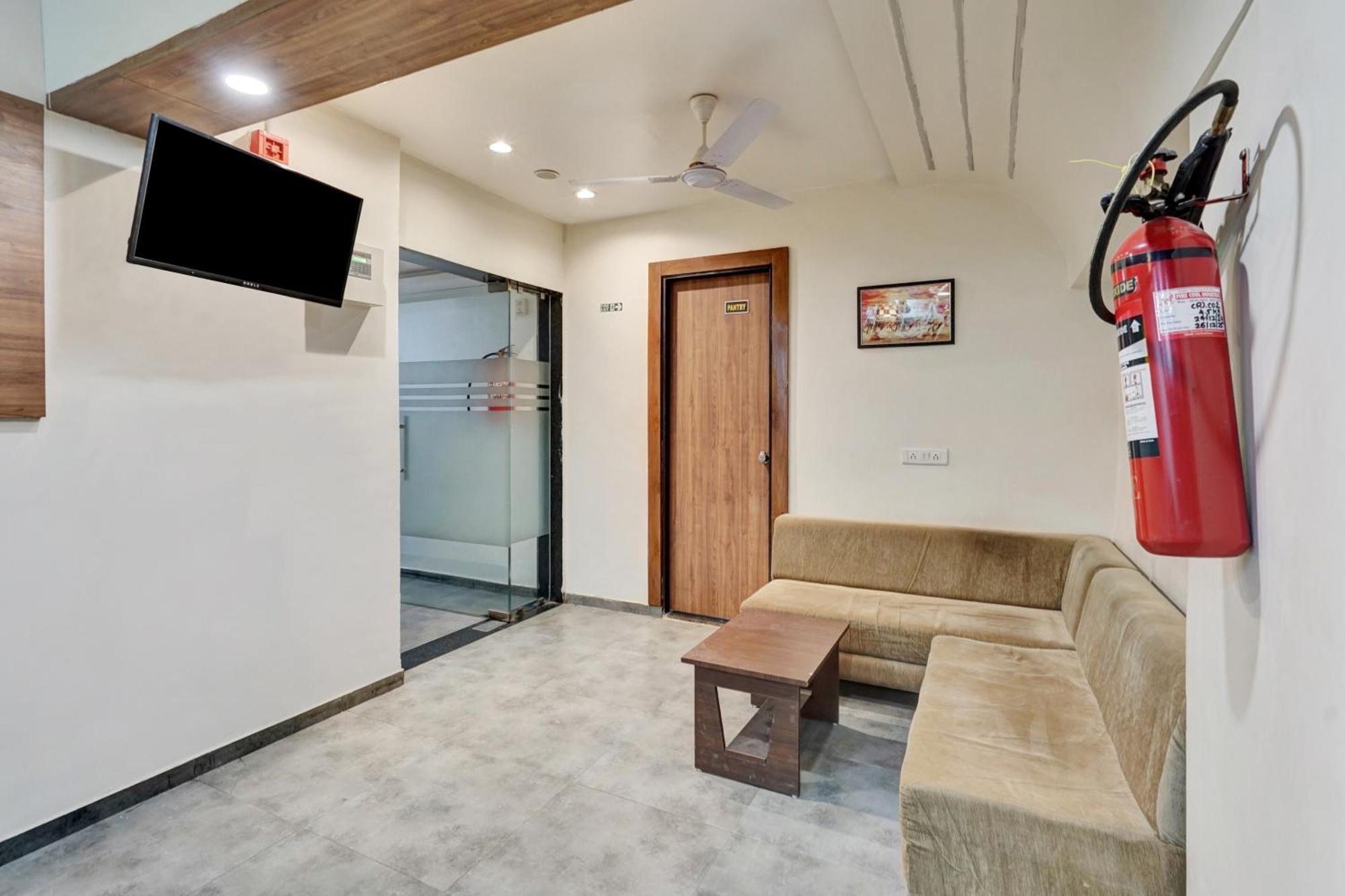 Super Collection O Kudasan Gandhinagar Formerly Hotel Royal Mansion 外观 照片