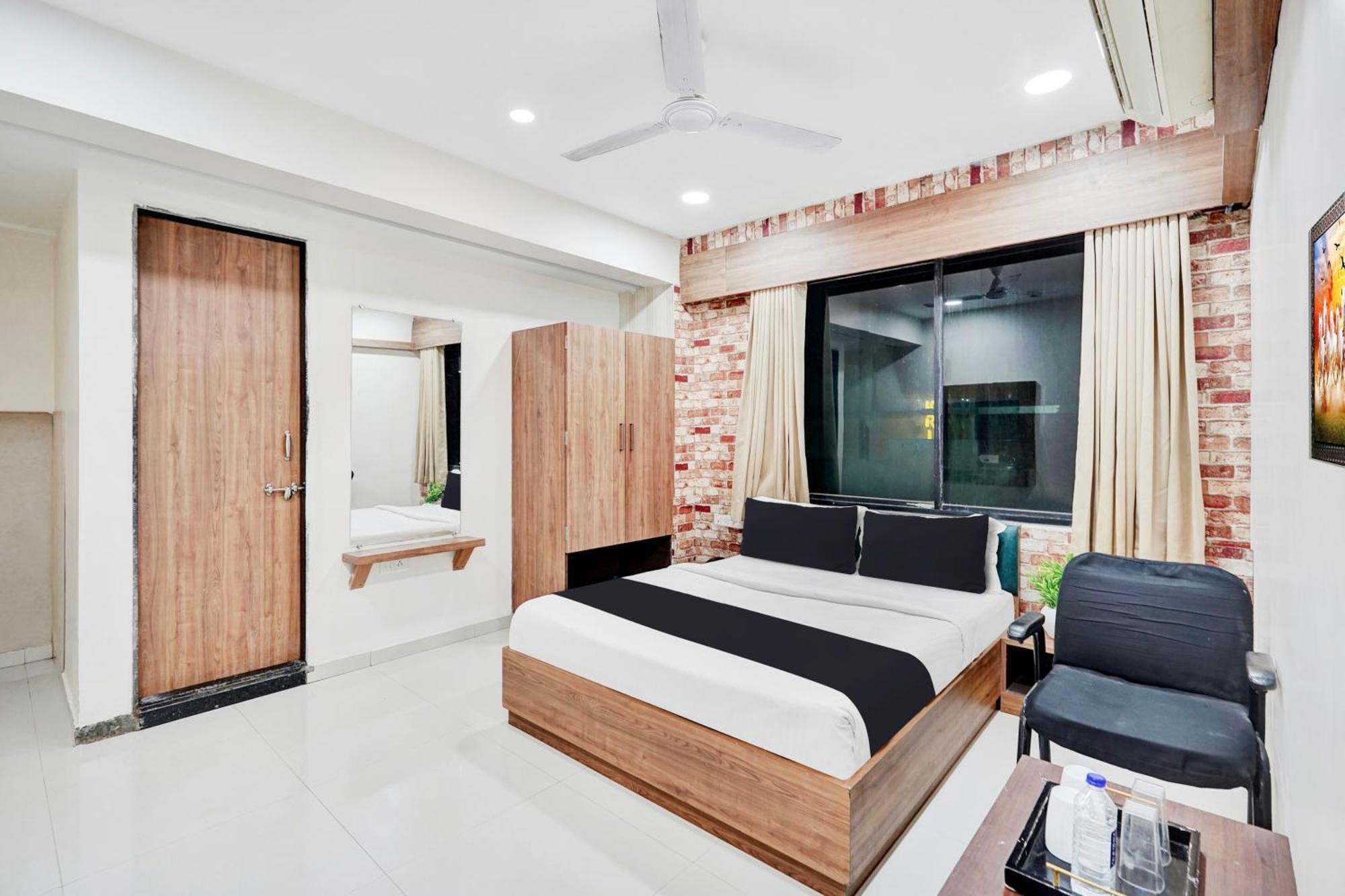 Super Collection O Kudasan Gandhinagar Formerly Hotel Royal Mansion 外观 照片