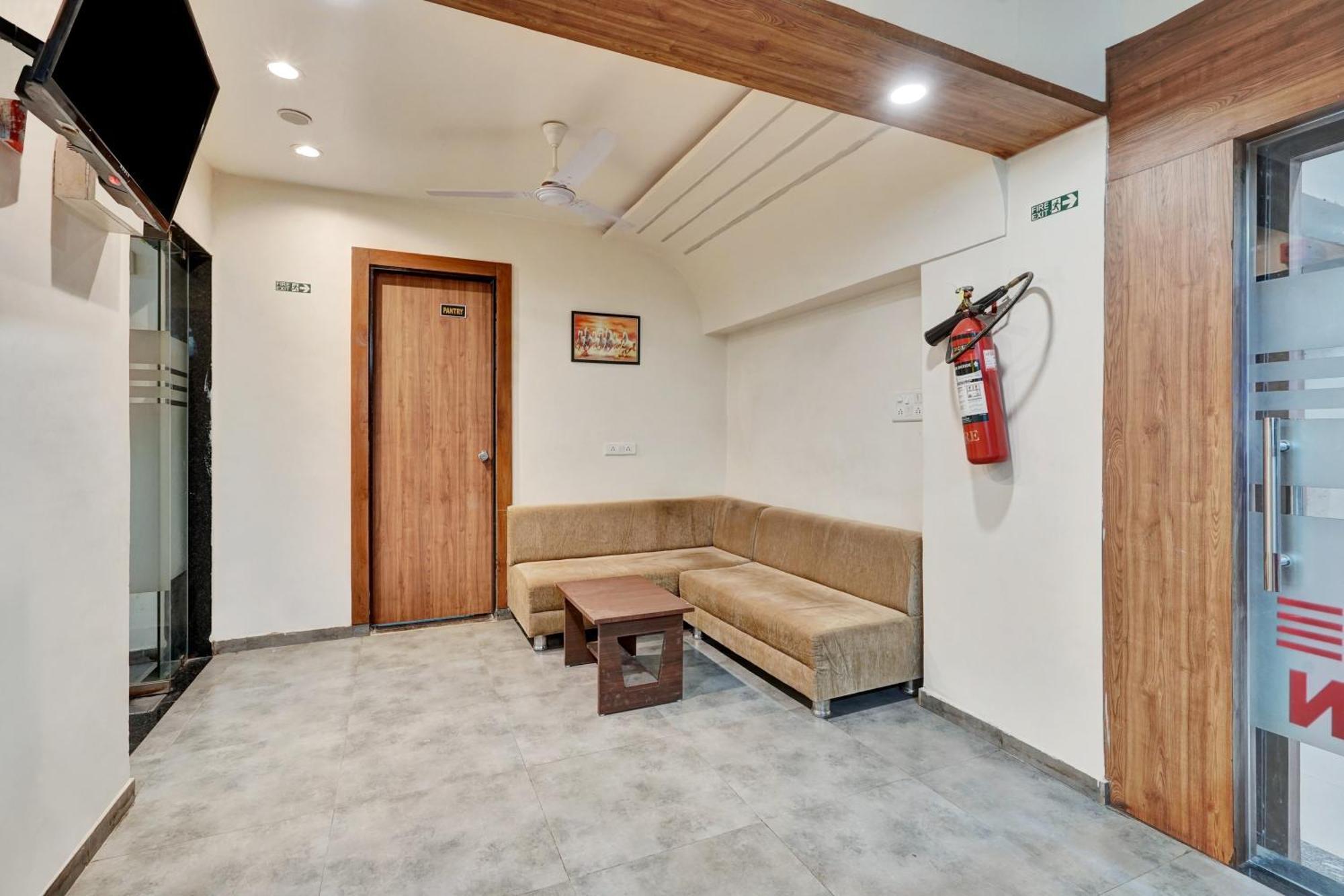 Super Collection O Kudasan Gandhinagar Formerly Hotel Royal Mansion 外观 照片